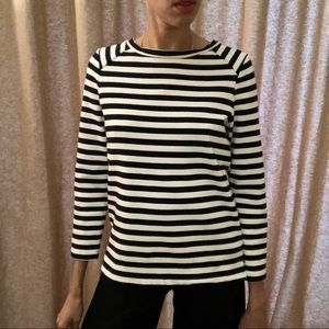 BANANA REPUBLIC- QUARTER SLEEVE TOP
Size : x-small